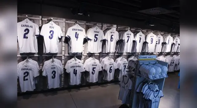La nueva camiseta del Real Madrid ya se puso a la venta en España.