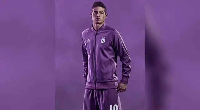 James con el uniforme alterno.