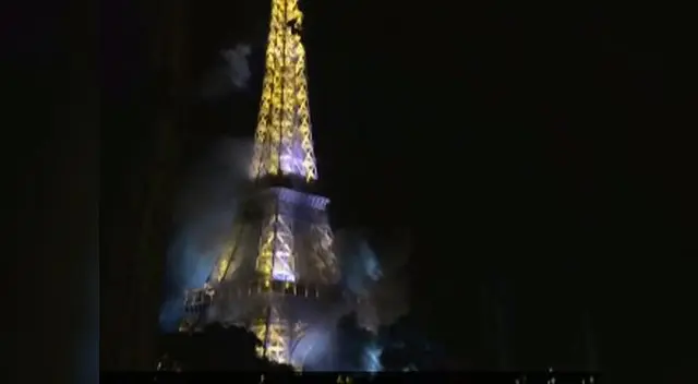 Incendio se viene registrado en la parte baja de la Torre Eiffel Incendio se viene registrado en la parte baja de la Torre Eiffel