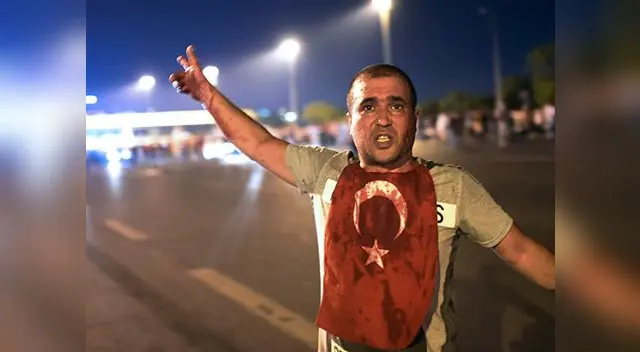 Civil confirma que parlamento turco fue blanco de segundo bombardeo Civil confirma que parlamento turco fue blanco de segundo bombardeo