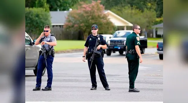 Dos policías fueron abatidos en las calles de Lousiana. Habría más heridos. 