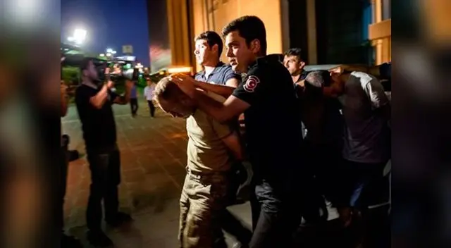 El primer ministro turco, Binali Yildirim, señaló que los arrestos continuaran 