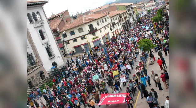 Miles llegaron a Cusco en marcha contra Gobierno Regional Miles llegaron a Cusco en marcha contra Gobierno Regional