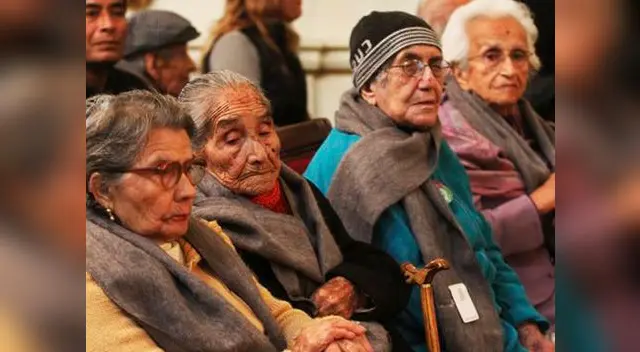 Se recomienda caminatas de 30 minutos diarios. Se recomienda caminatas de 30 minutos diarios.