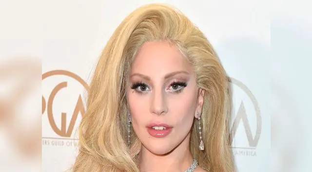 Lady Gaga es captada en sugerentes poses 