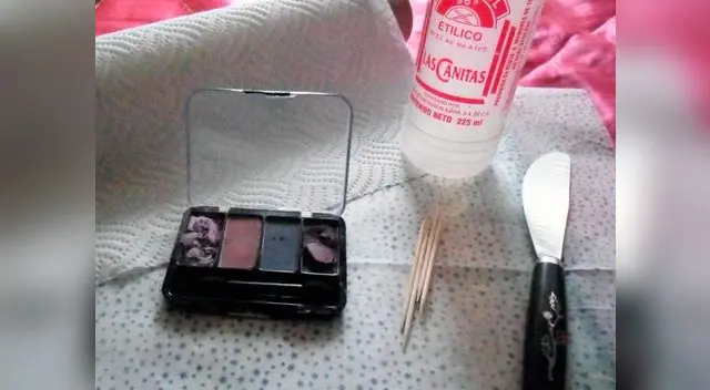 Prepara un delineador en gel con tu maquillaje de casa