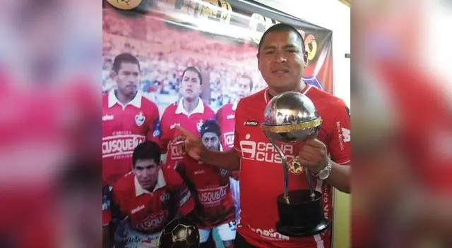 Ccahuantico es periodista y entrenador Ccahuantico es periodista y entrenador