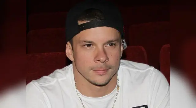 En guerra con conductor de Amor, Amor, Amor