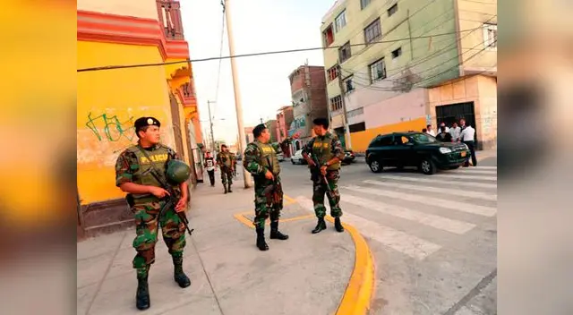 Policia en el Callao.