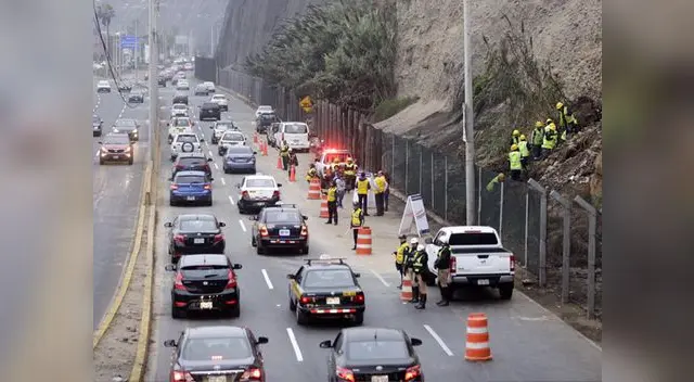 Tránsito se reabrió en la Costa Verde Tránsito se reabrió en la Costa Verde