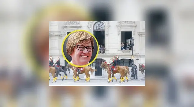 Nancy Lange, feliz con sus hijas en cambio de guardia