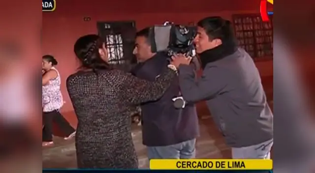 Joven arremetió contra periodistas que cubrían su accidente Joven arremetió contra periodistas que cubrían su accidente