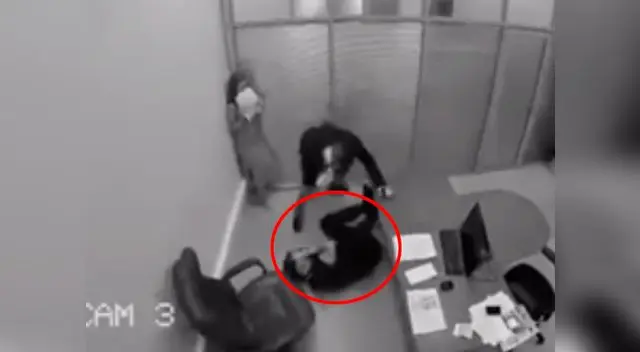 El jefe estaba en su oficina cuando el trabajador ingresó y arremetió contra él El jefe estaba en su oficina cuando el trabajador ingresó y arremetió contra él