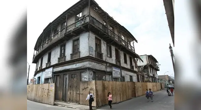 Casona "El Buque" a punto de colapsar tras nuevo incendio