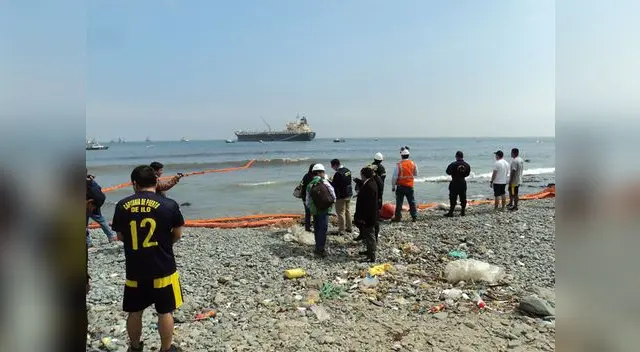 Fiscalía de Prevención de Delito investiga derrame de petróleo en mar de Ilo