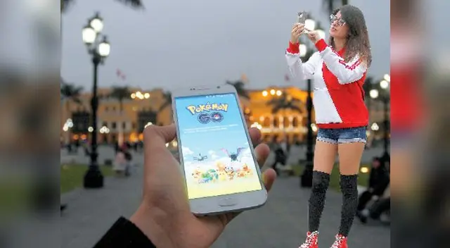 Ahora muchos caminan por calles, parques y plazas buscando pokémones Ahora muchos caminan por calles, parques y plazas buscando pokémones