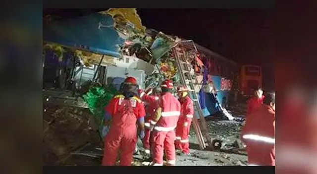 Pasajeros fueron rescatados de entre los fieros retorcidos en Ica- Nasca Pasajeros fueron rescatados de entre los fieros retorcidos en Ica- Nasca