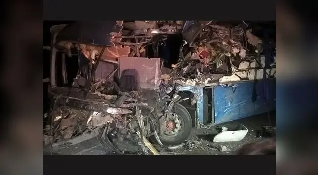 Choque frontal de buses dejo 17 muertos y 41 heridos en Ica - Nasca Choque frontal de buses dejo 17 muertos y 41 heridos en Ica - Nasca