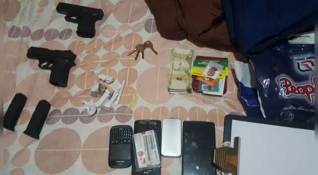 Armas y dinero incautado a pistoleros en hotel en Camaná Armas y dinero incautado a pistoleros en hotel en Camaná