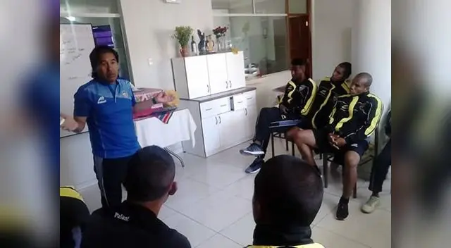 Lizandro Barbarán dando indicaciones a sus pupilos Lizandro Barbarán dando indicaciones a sus pupilos