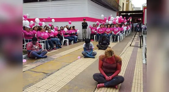 Reclusas se sumaron a la marcha Ni una menos desde el penal de Chorrillos Reclusas se sumaron a la marcha Ni una menos desde el penal de Chorrillos