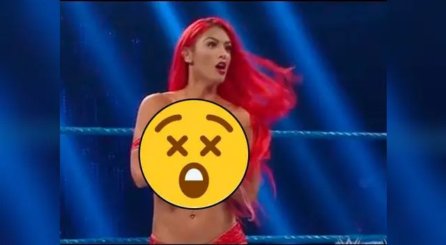 Eva Marie se queda sin sostén durante transmisión en vivo