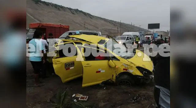 El vehículo terminó con dos de sus ocupantes atrapados El vehículo terminó con dos de sus ocupantes atrapados