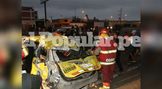 El vehículo terminó con dos de sus ocupantes atrapados El vehículo terminó con dos de sus ocupantes atrapados