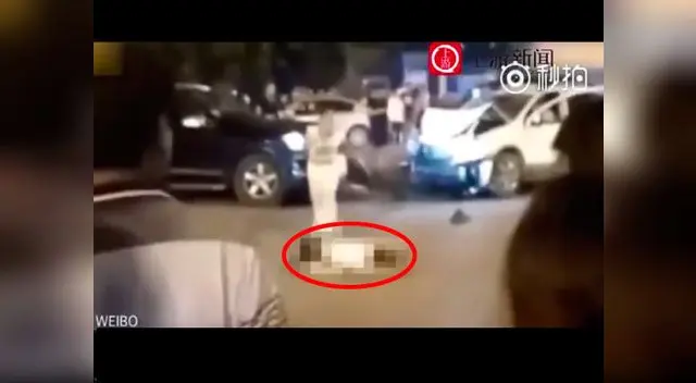 La mujer bailaba en medio de toda la muchedumbre que observaba perpleja el terrible hecho