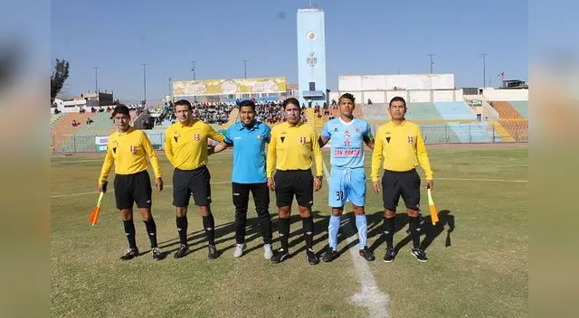 Los capitanes del Binacional y San Jacinto antes del inicio del cotejo FOTO: Ciudad del Gol Los capitanes del Binacional y San Jacinto antes del inicio del cotejo FOTO: Ciudad del Gol
