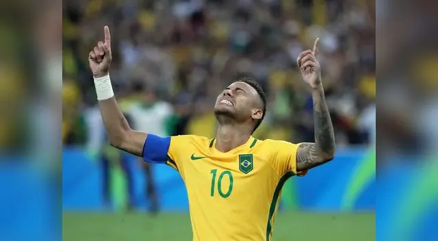 El brasileño agradece a Dios por el golazo de tiro libre