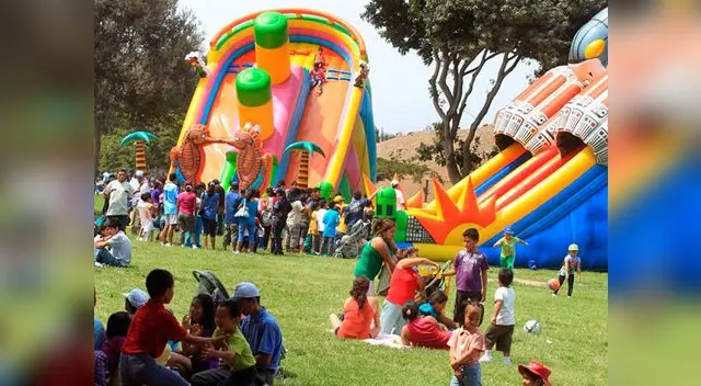 Miles de familias se divierten en el tradicional zoológico Miles de familias se divierten en el tradicional zoológico