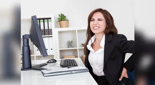  Permanecer sentado por largas horas afecta la columna vertebral.