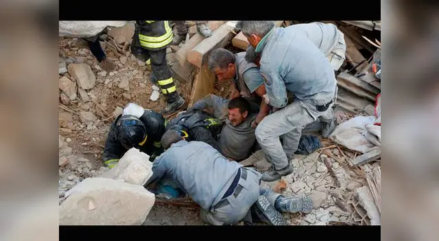 Continua rescate de víctimas tras terremoto en Italia Continua rescate de víctimas tras terremoto en Italia