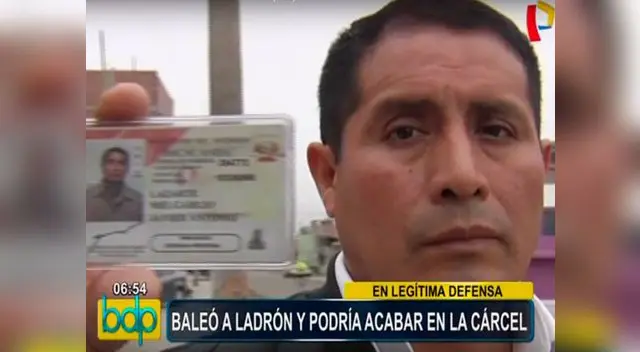 Mostró su licencia para portar armas Mostró su licencia para portar armas