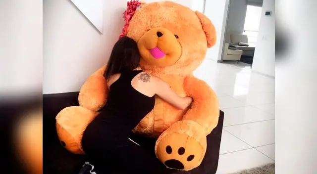 Con el corazón contento.