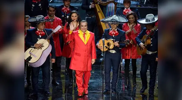 La ropa de Juan Gabriel tenía los colores del Chapulín Colorado