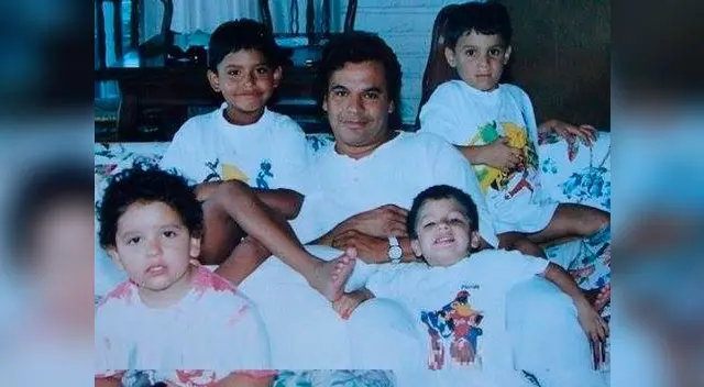 Juan Gabriel cuando sus hijos eran niños Juan Gabriel cuando sus hijos eran niños