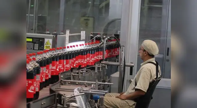 Hallan cocaína escondida en una de las fábricas de Coca-Cola Hallan cocaína escondida en una de las fábricas de Coca-Cola