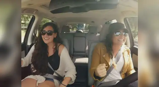 Demi Lovato sorprende a sus fans ocultándose en taxi