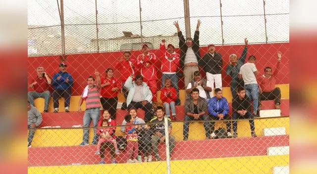 Hinchada del Octavio Espinoza. FOTO: José Abanto Hinchada del Octavio Espinoza. FOTO: José Abanto
