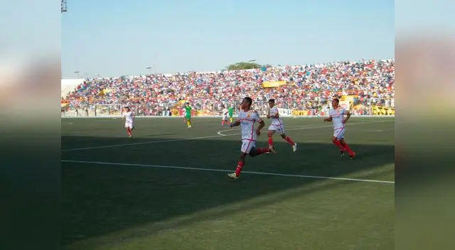 Sauñe  del Grau corre como loco para celebrar su gol.