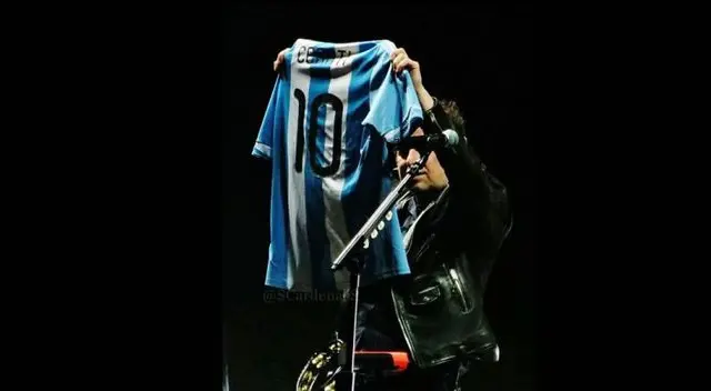 Cerati con la camiseta del equipo de sus amores