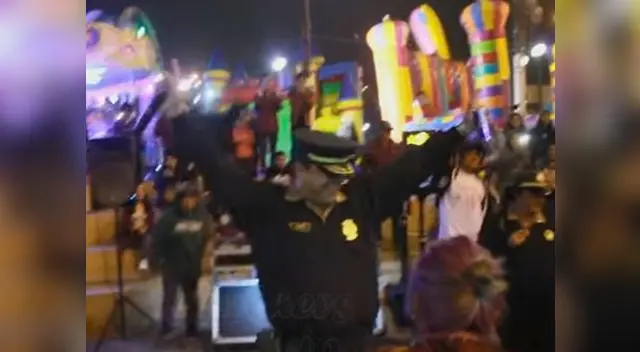 Miembro de la PNP divirtió al público con tema en competencia de rap Miembro de la PNP divirtió al público con tema en competencia de rap