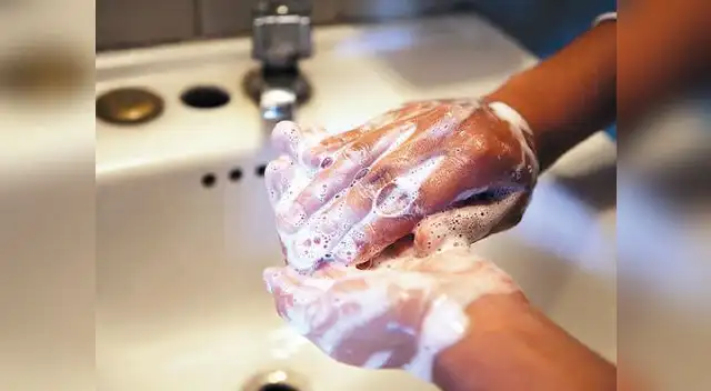 Cierra el caño cuando te cepilles los dientes o te enjabones las manos Cierra el caño cuando te cepilles los dientes o te enjabones las manos