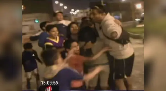 Pequeños corrieron donde su profesor ante los disparos Pequeños corrieron donde su profesor ante los disparos