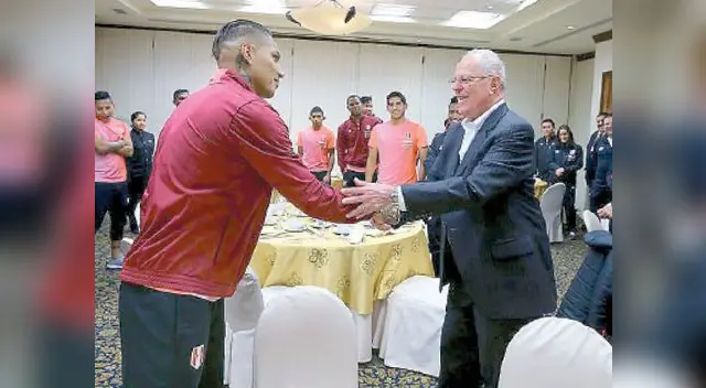 Guerrero admite que visita de Kuczynski fue muy reconfortante para la selección y el triunfo ante Ecuador Guerrero admite que visita de Kuczynski fue muy reconfortante para la selección y el triunfo ante Ecuador