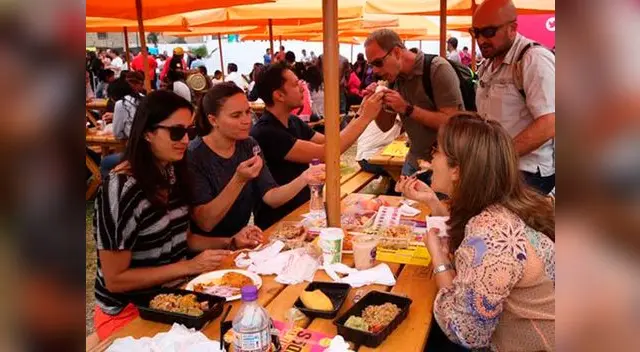 Es mejor ir en grupo para compartir los platillos. Es mejor ir en grupo para compartir los platillos.