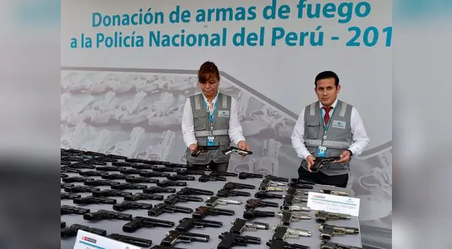 Pistolas son calibre 9 milímetros Pistolas son calibre 9 milímetros