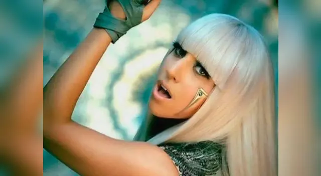 Lady Gaga se muestra sin brasier y muestra su parte más intima